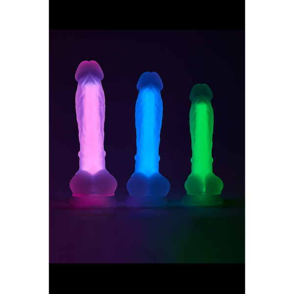 Фалоімітатор Dream Toys, що світиться RADIANT SOFT SILICONE GLOW IN THE DARK DILDO MEDIUM PURPLE, DT22047