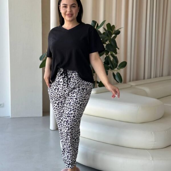 Піжама футболка + штанці  DO2847 Біло-фіолетове лео PLUS SIZE