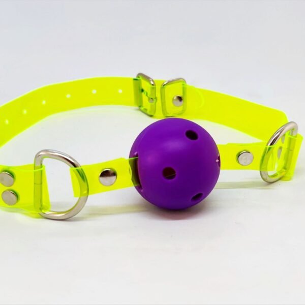 Кляп неоновий DS Fetish, салатовий ремінець з фіолетовою кулькою