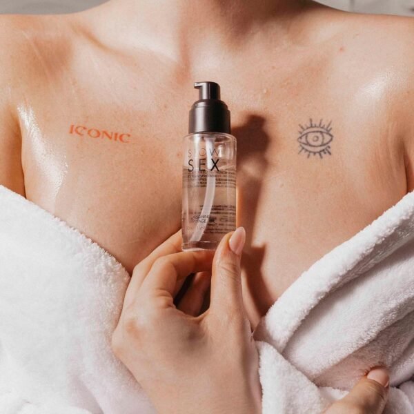 Розігріваюча їстівна масажна олія Bijoux Indiscrets WARMING MASSAGE OIL Slow Sex