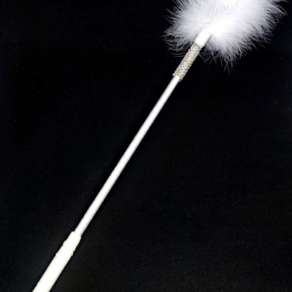Стек з пір'ям та стразами білий 46см